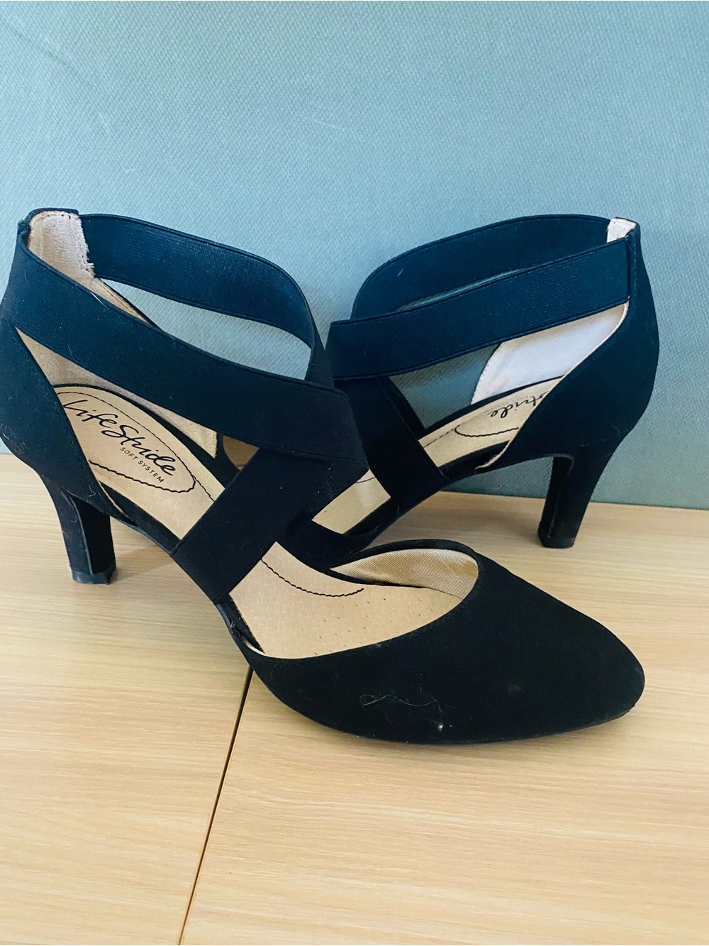 🛍️Life Stride Black Crisscross Pointed-Toe Heels - Picture 3 of 16